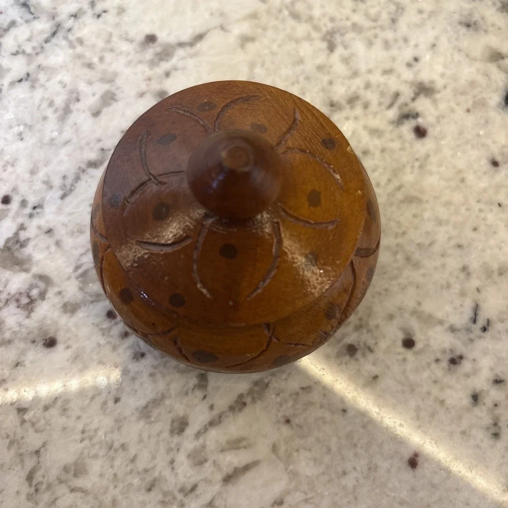 Vintage Wooden Handcrafted Carved Floral Pattern Trinket Jewelry Box‎